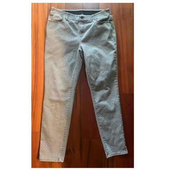 Grey Dot “Secret Stretch” Slim Leg Jeans  { Chicos Size 2 } - Picture 3 of 9